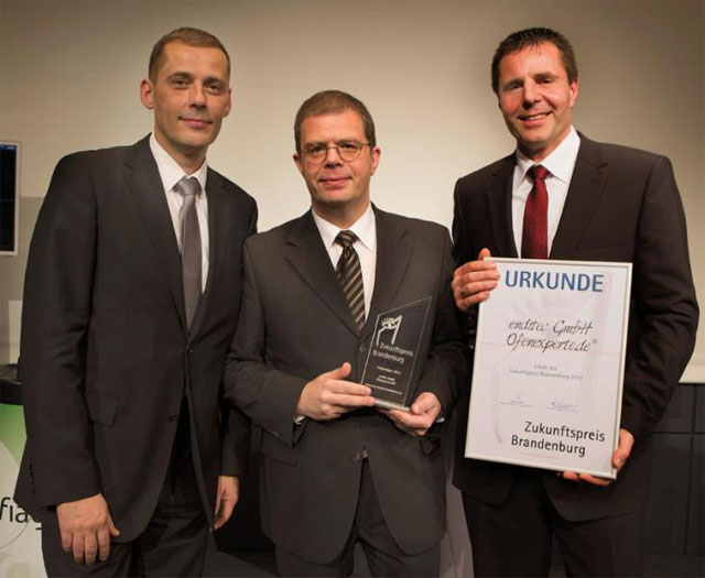 Geschäftsführer René Bienek, Unternehmenssprecher Oliver M. Zielinski und der Technische Leiter Rigo Holinski (von links) präsentieren den Zukunftspreis